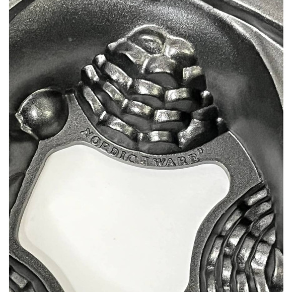 Nordic Ware Wreath Bundt Cake Pan - Picture 5 of 6